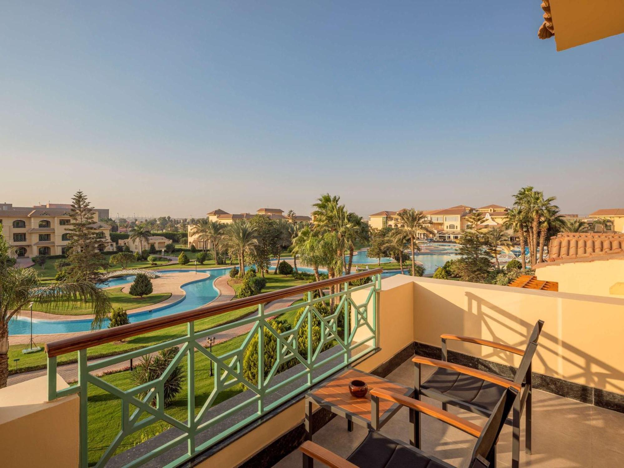 Moevenpick Hotel Cairo - Media City Giza Ngoại thất bức ảnh View of the resort